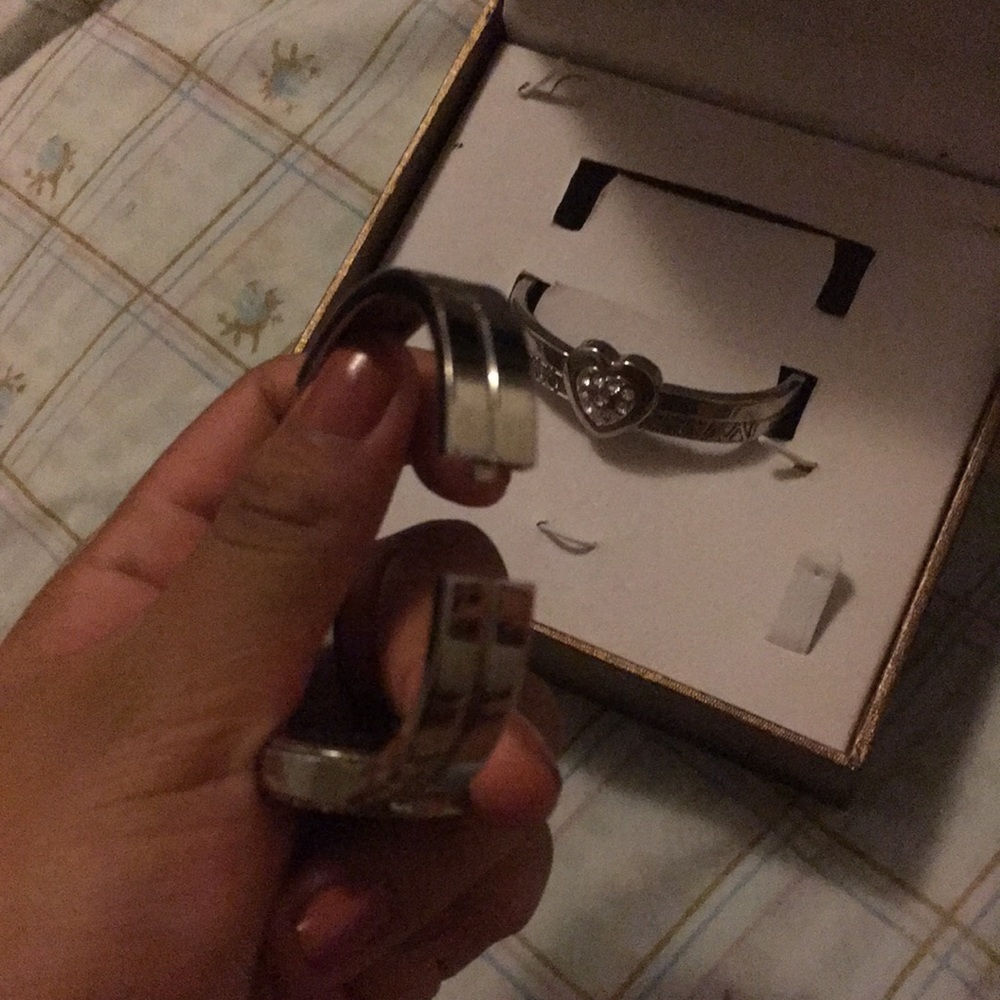 Bracelets - Picture 3 of 8